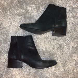 Urban Outfitter Chelsea Boots